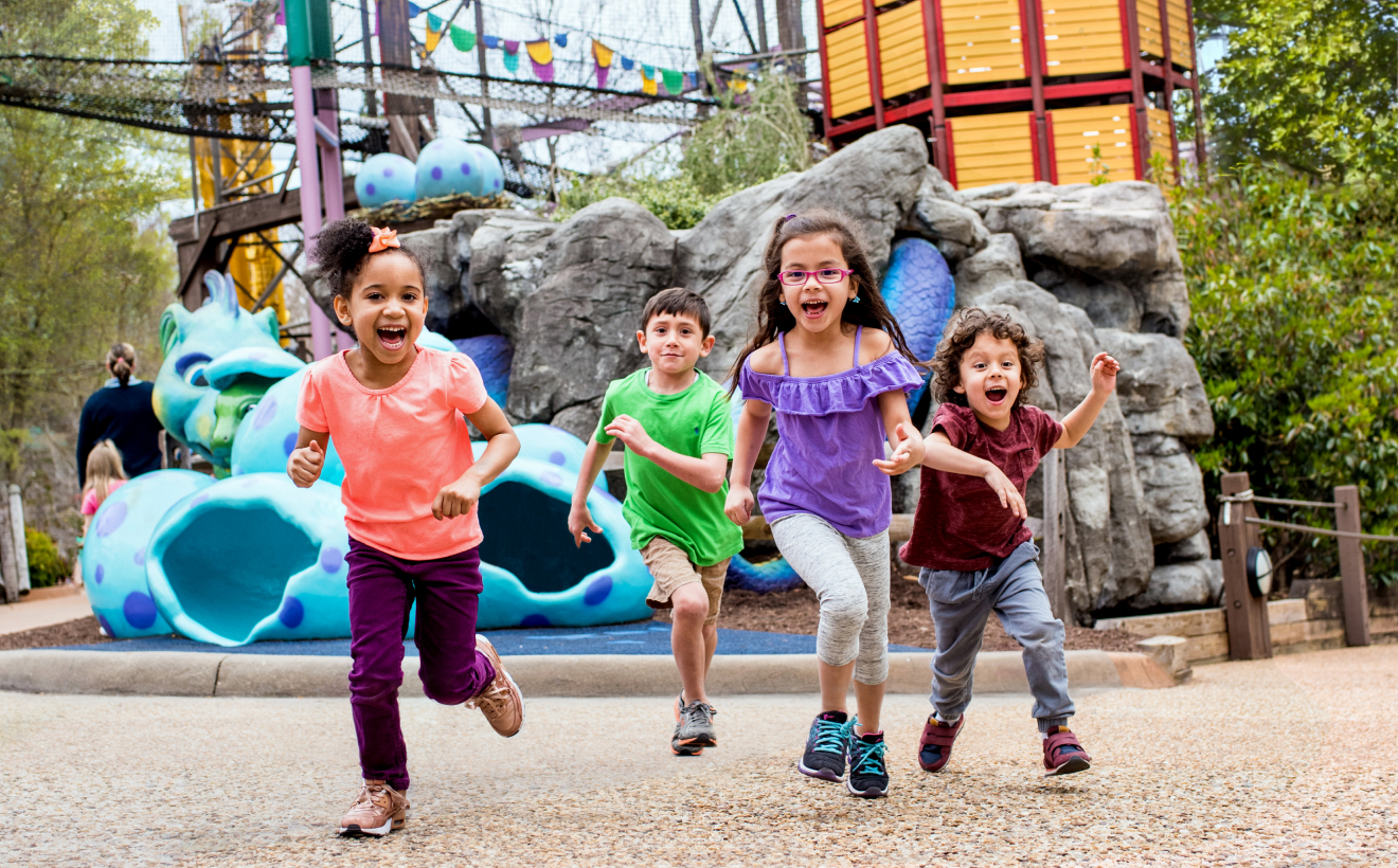 A group of kids enjoying Busch Gardens Williamsburg thanks to the Pre-School Card.